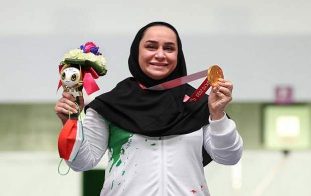 حرکت جالب زن ایرانی در لحظه دریافت مدال