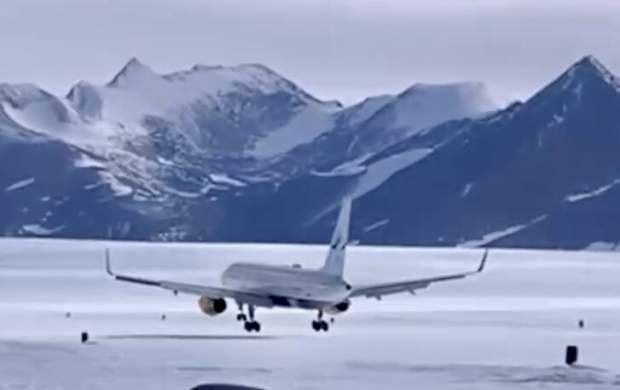 فیلم/ فرود بوئینگ ۷۵۷ روی باند یخ زده و برفی