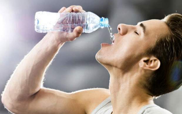 اهمیت نوشیدن آب در بدن انسان