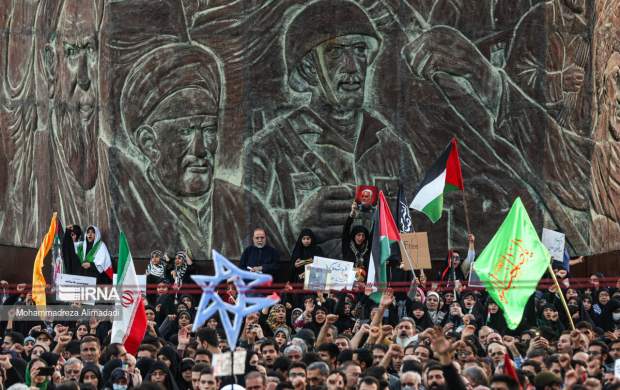 خروش مردم تهران در میدان انقلاب برای غزه