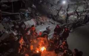 مردم غزه این‌ طور خودشان را گرم می‌کنند  <img src="https://cdn.jahannews.com/images/video_icon.png" width="16" height="16" border="0" align="top">