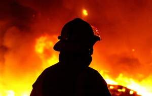 تلاش آتش‌نشانان برای اطفای حریق در بیرجند  <img src="https://cdn.jahannews.com/images/video_icon.png" width="16" height="16" border="0" align="top">