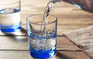 عوارض و خطرات ایستاده آب خوردن