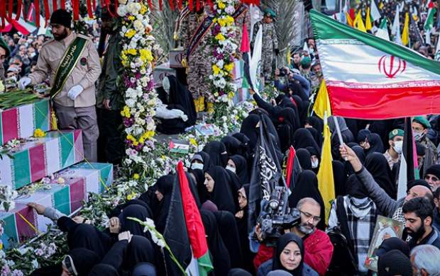 پایتخت به عطر شهدا معطر شد/ ۱۱۰ پیکر شهید گمنام روی دستان مردم تهران تشییع شدند +تصاویر و فیلم