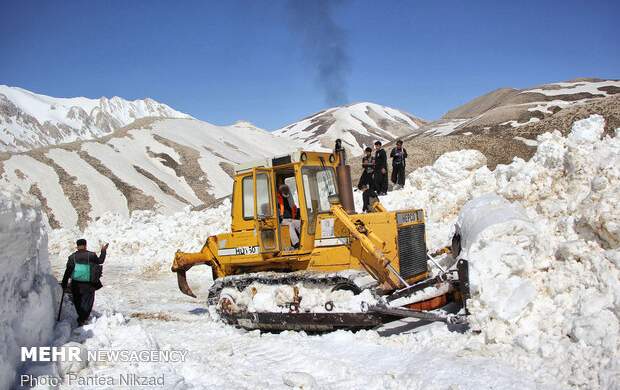 عملیات برف روبی در گردنه اسدآباد همدان