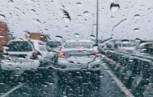 باز باران با ترافیک می‌خورد بر بام تهران