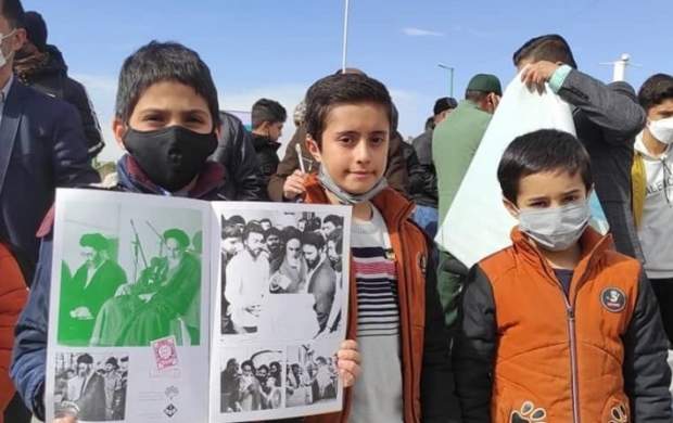 حضور پهلوانان دهه نودی در راهپیمایی ۲۲ بهمن