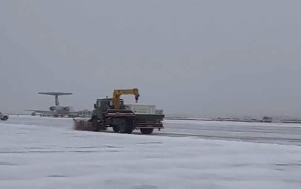 برف روبی فرودگاه در ایران +فیلم