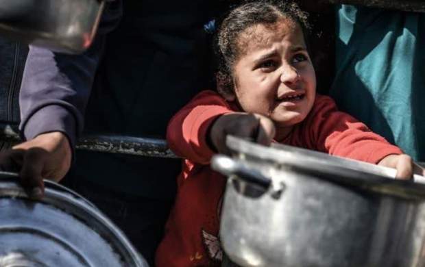 اینجا کودکان از گرسنگی شهید می‌شوند/ سران خائن کشورهای اسلامی از این فیلم خجالت نمی‌کشند؟