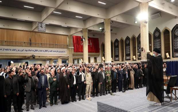 ورود رهبری به حسینیه امام خمینی(ره)