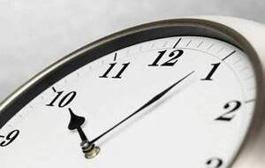 ساعت گوشی‌ها با آغاز سال جدید تغییر نمی‌کند؟