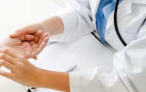 تغییرات در کف دست نشانه کدام بیماری است؟