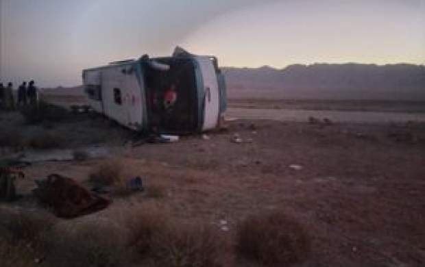 واژگونی اتوبوس در یزد با ۱۳ زخمی
