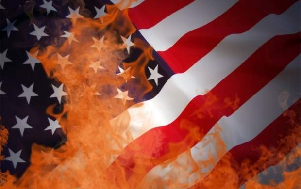 آتش زدن پرچم آمریکا در دل نیویورک
