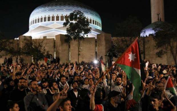 فریاد اردنی‌ها در برابر سفارت اسرائیل