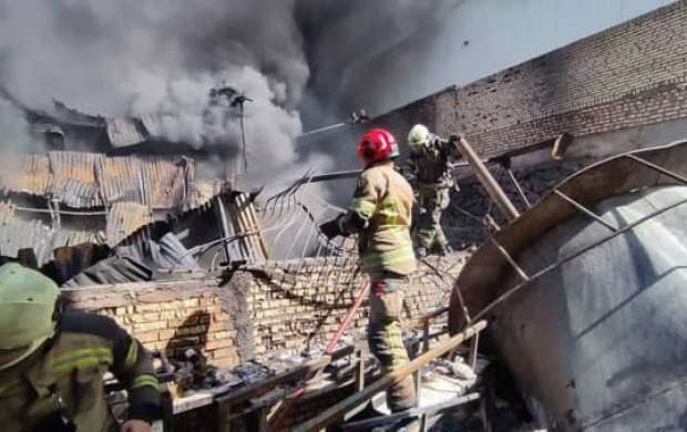 آتش‌سوزی یک کارخانه بزرگ در جنوب تهران