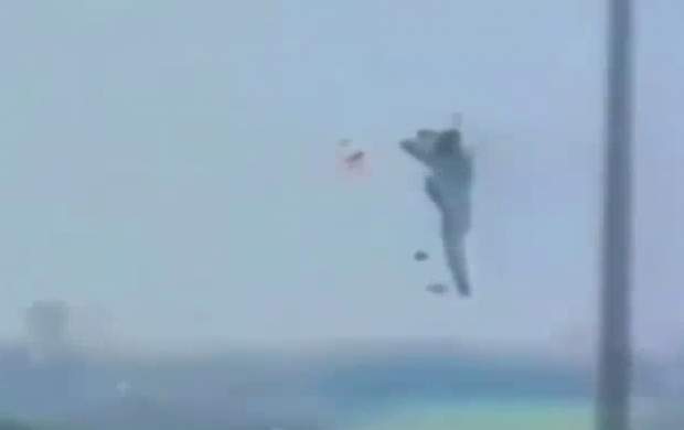 فیلم/ پرش خلبان میگ ۲۹ قبل از سقوط
