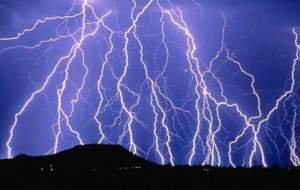 صاعقه جان ۶ نفر را گرفت