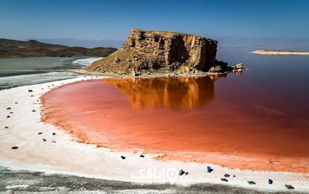 دریاچه ارومیه در یک روز بهاری