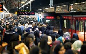 فیلم/ نوای سوزناک مردم در مترو  <img src="https://cdn.jahannews.com/images/video_icon.png" width="16" height="16" border="0" align="top">