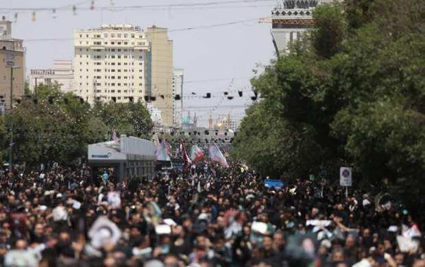انتظار مردم مشهد برای پیکر شهید جمهور