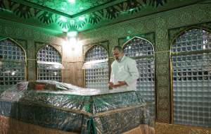 خادم الرضا به پابوسی امام رضا آمد/ پیکر شهید رئیسی در جوار محبوبش امام رئوف آرام گرفت/ شهید جمهور حالا  می‌تواند استراحت کند/ بغض آسمان مشهد هم در فراغ «رئیسیِ عزیز» ترکید  <img src="https://cdn.jahannews.com/images/video_icon.png" width="16" height="16" border="0" align="top">