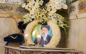 صف زیارت مزار شهید رئیسی در بارگاه رضوی  <img src="https://cdn.jahannews.com/images/video_icon.png" width="16" height="16" border="0" align="top">
