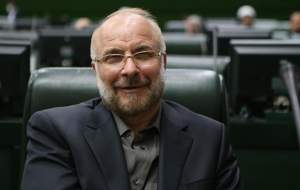 یک عده در حال راضی کردن قالیباف هستند!