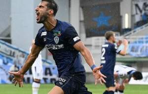 تمدید قرارداد شهاب زاهدی با تیم فوتبال آویسپا