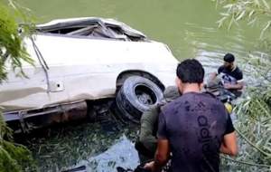 فیلم/ سقوط مرگبار اتوبوس به داخل رودخانه  <img src="https://cdn.jahannews.com/images/video_icon.png" width="16" height="16" border="0" align="top">