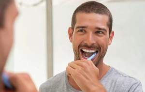 بعد از صبحانه باید مسواک بزنیم؟