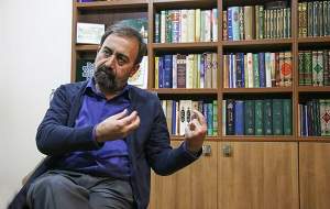 مجری مناظره‌ها دست‌بسته نباشد