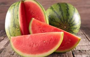 هندوانه  با بدن انسان چه می‌کند؟