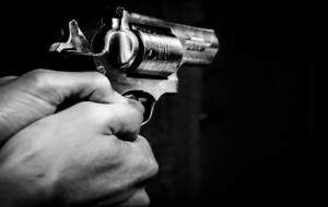 پایان راه سارقان موتورسیکلت با شلیک پلیس