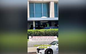 شعار علیه وزیر جنگ اسرائیل در آمریکا  <img src="https://cdn.jahannews.com/images/video_icon.png" width="16" height="16" border="0" align="top">