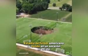 فیلم/ حادثه وحشتناک وسط زمین فوتبال  <img src="https://cdn.jahannews.com/images/video_icon.png" width="16" height="16" border="0" align="top">