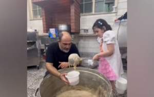 نذری کشیدن مهران غفوریان و دخترش  <img src="https://cdn.jahannews.com/images/video_icon.png" width="16" height="16" border="0" align="top">