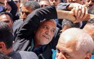 پزشکیان در محاصره «زاویه‌دارها» و «محکومان امنیتی»