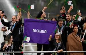 کاروان الجزایر به رودخانه سن گل پرتاب کرد!  <img src="https://cdn.jahannews.com/images/video_icon.png" width="16" height="16" border="0" align="top">