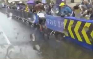 لیز خوردن دوچرخه سوار آمریکایی در المپیک  <img src="https://cdn.jahannews.com/images/video_icon.png" width="16" height="16" border="0" align="top">