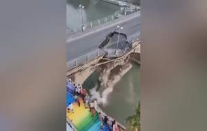 فروریختن پل در چین بر اثر سیل  <img src="https://cdn.jahannews.com/images/video_icon.png" width="16" height="16" border="0" align="top">