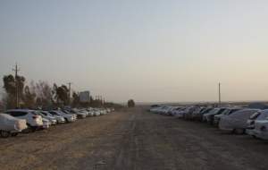 انتقال خودروهای رها شده مهران به پارکینگ