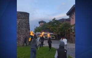 فیلم/ حمله به پلیس در ایرلند شمالی  <img src="https://cdn.jahannews.com/images/video_icon.png" width="16" height="16" border="0" align="top">