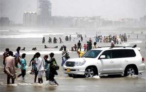 شیوه فرار مردم پاکستان از گرمای شدید  