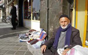 عالمی که در میدان قیام لیف می‌فروخت