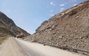 ریزش کوه در محور چوپانان انارک