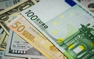 ارزش پول آمریکا رو به نزول