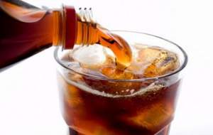 مضرات مصرف طولانی مدت نوشابه‌های گازدار