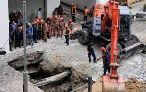 لحظه وحشتناکی که زمین دهان باز کرد  <img src="https://cdn.jahannews.com/images/video_icon.png" width="11" height="10" border="0" align="top">