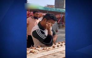 رکورد جهانی دیگر برای شکستن گردو با آرنج  